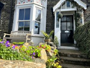 Luxury Pet Friendly 3 Bedroom Home with Copper Bath