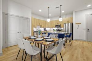 2BR Gated Apt Free Parking Gym Pool Near Galleria
