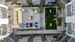 2BR Gated Apt Free Parking Gym Pool Near Galleria