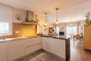 Pages Central Suite by Valcambre