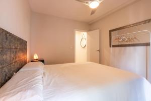 Pages Central Suite by Valcambre