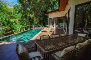 CORON RIVERSIDE Guesthouse