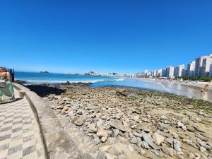 Enorme apto Frente ao mar 4 suites AC , churrasqueira privativa