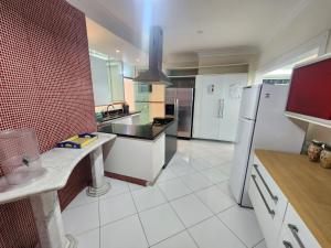 Enorme apto Frente ao mar 4 suites AC , churrasqueira privativa