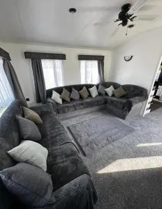 2 Bed Mobile Home Sea Views, Centre Field - Minster