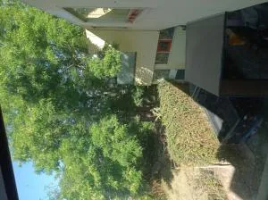 recamara completa, ropa de cama, closet, baño completo, áreas comunes, cocina completa y equipada, sala, comedor, terraza, cajón de estacionamiento, internet, y televisión por cable - Umecuaro