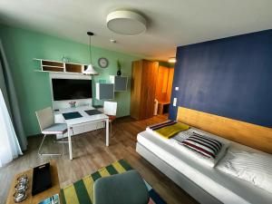 NINO-Boardinghouse 12 - ruths apartment