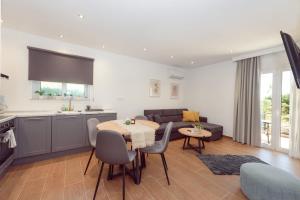 ANGELINAS FAMILY apartment