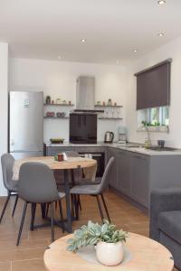 ANGELINAS FAMILY apartment