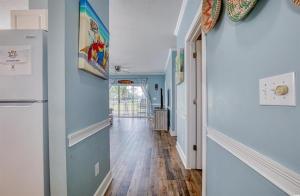 Spacious 2 BR Condo with Golf Course Views! Magnolia Place 202