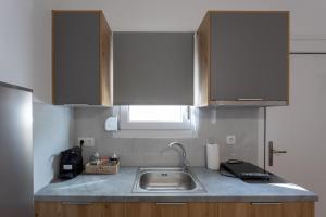 Avra 3 modern apt by the sea