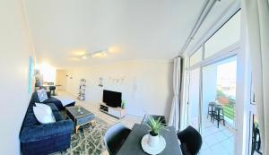 Spacious Beachside Apartment