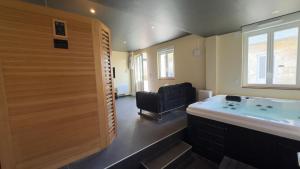 Magnifique loveroom avec sauna, spa et cinémaroom