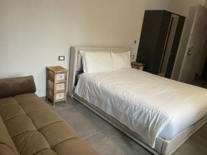 airport apartments camera relax