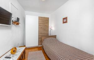 3 Bedroom Beautiful Home In Grizane