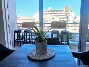 Spacious Beachside Apartment