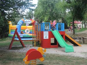 Campings Camping LePigeonnier a Miers pres du gouffre de Padirac : photos des chambres