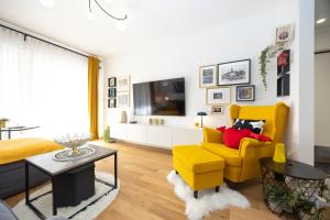 Apartment Sweet Cherry