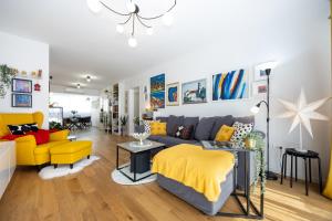 Apartment Sweet Cherry