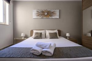 F11 Room 1, Private double room with private bathroom in shared Flat