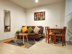 Perfect 1BR at MRT Bangson By Orn