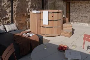 MiHotel - Grenier à Sel de Pérouges - Joyeux