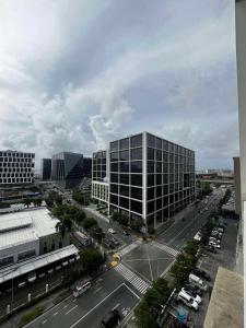 Affordable Condo staycation near MOA ,NAIA & Airport 4 GUESTS WIFI,NETFLIX,POOL