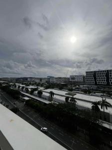 Affordable Condo staycation near MOA ,NAIA & Airport 4 GUESTS WIFI,NETFLIX,POOL