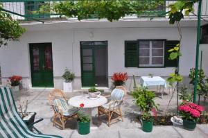 One-Bedroom apartment Standard room in Apartments Tonci