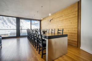 Chalet Arktic - Catered Chalet - Sleeps 14