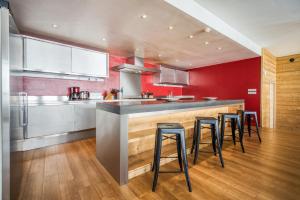Chalet Arktic - Catered Chalet - Sleeps 14