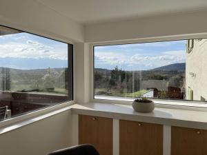Maisons de vacances Maison a Saint-Remeze avec Piscine, 8 Pers, Animaux Acceptes, Jardin 2000m² et Studio Independant - FR-1-382-201 : photos des chambres