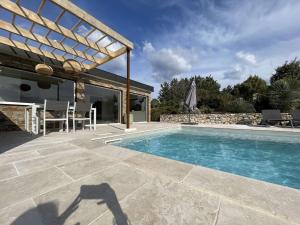 Maison à Saint-Remèze avec Piscine, 8 Pers, Animaux Acceptés, Jardin 2000m² et Studio Indépendant - FR-1-382-201