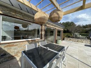 Maison à Saint-Remèze avec Piscine, 8 Pers, Animaux Acceptés, Jardin 2000m² et Studio Indépendant - FR-1-382-201