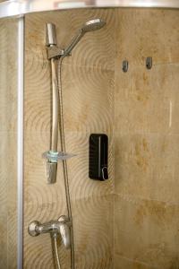 F11 Room 2, Private Room two single beds shared bathroom in shared Flat