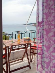 Alonissos Beachfront Rooms - Galazia Thea Gems