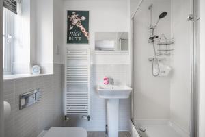 Cambridge 5 Bedrooms Sleeps 10 Free Parking 4 Bathrooms