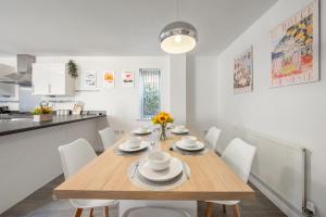 Cambridge 5 Bedrooms Sleeps 10 Free Parking 4 Bathrooms