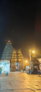 Yuvarathna Hampi Stay