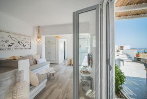 Luna Bianca, Private Home with Pool & Jacuzzi, Stelida Naxos