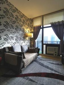 Spacious 1BR APT near Nightlife and Business Center in Makati