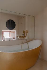 Hotels MiHotel - Grenier a Sel de Perouges : photos des chambres