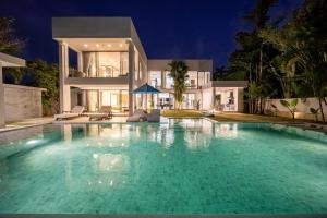 Lumière Villas Phuket - Golfside Retreat in Laguna