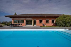 Villas Maison d-architecte, piscine, au coeur des vignes : photos des chambres
