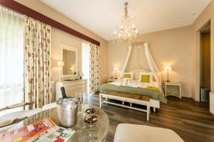 Honeymoon Suite room in Hof van Putten