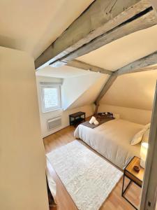 La Mansarde - Cœur Historique, Charme et Confort