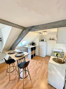 La Mansarde - Cœur Historique, Charme et Confort