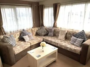 Royal Ascot Holiday Restaurant Bar Fishing 5 Star Country Park - Crowle