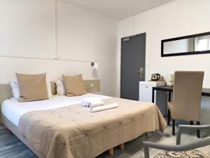 Hotels Logis Hotel La Bastide d'Entraigues : photos des chambres