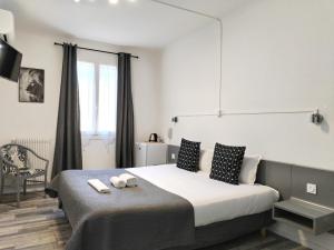 Hotels Logis Hotel La Bastide d'Entraigues : photos des chambres